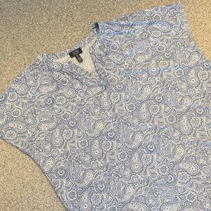 Jones New York Light Blue and White Paisley V-Neck Top
